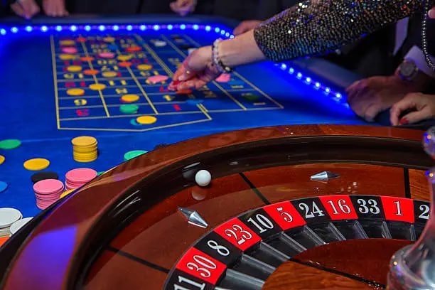 a80vip Live Casino တွင် Baccarat ဒီလာနှင့် မြန်မာကစားသမားများ ကစားနေသောမြင်ကွင်း